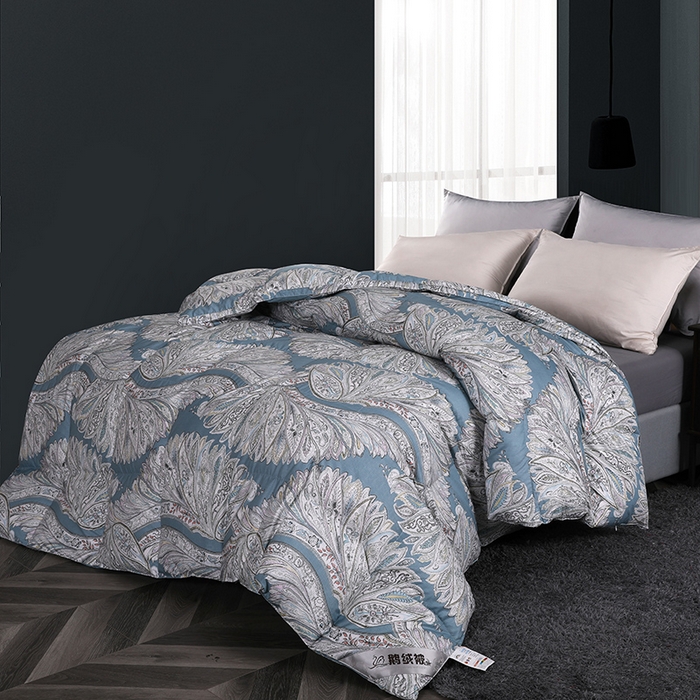 91家纺网 家纺一手货源 找家纺 呆头鹅羽绒工厂店 2025新款100支柔塞丝印花羽绒被 白鹅绒鸭绒被子被芯羽绒工厂店 天使之翼湖绿