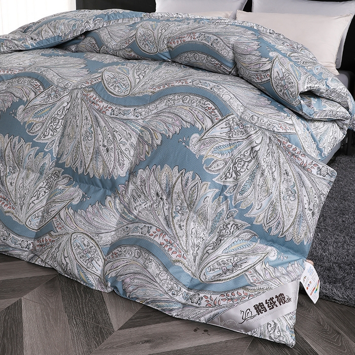 91家纺网 家纺一手货源 找家纺 呆头鹅羽绒工厂店 2025新款100支柔塞丝印花羽绒被 白鹅绒鸭绒被子被芯羽绒工厂店 天使之翼湖绿