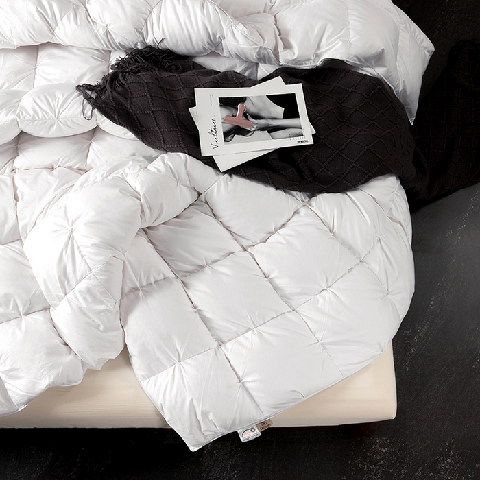 91家纺网 家纺一手货源 找家纺 呆头鹅羽绒工厂店 2025新款80支柔赛丝羽绒被-扭花款 白鹅绒鸭绒被子被芯羽绒工厂店 白色