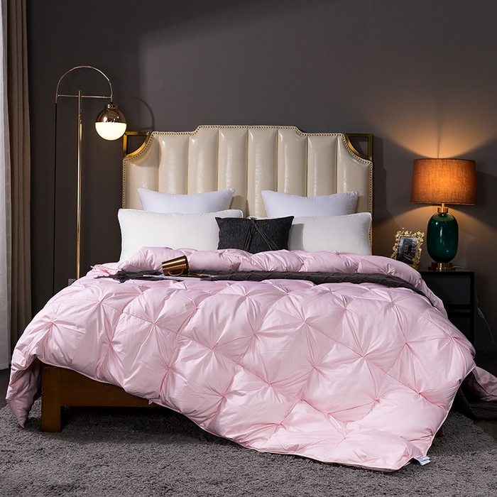 91家纺网 家纺一手货源 找家纺 呆头鹅羽绒工厂店 2025新款80支柔赛丝羽绒被-扭花款 白鹅绒鸭绒被子被芯羽绒工厂店 粉色