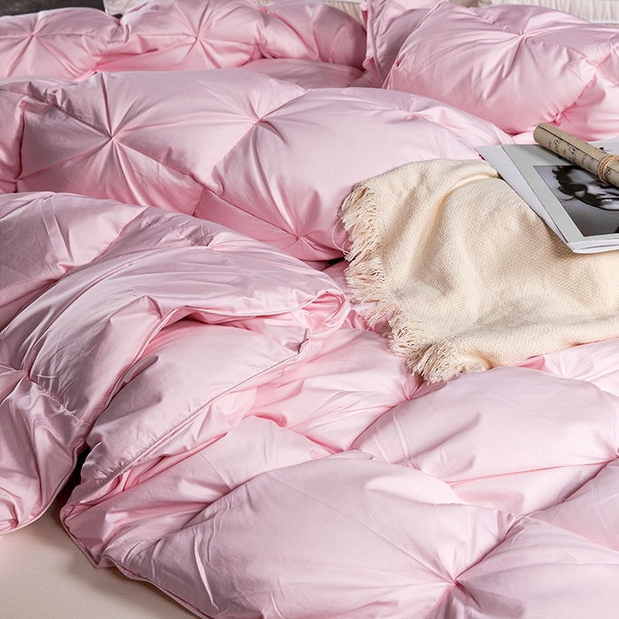 91家纺网 家纺一手货源 找家纺 呆头鹅羽绒工厂店 2025新款80支柔赛丝羽绒被-扭花款 白鹅绒鸭绒被子被芯羽绒工厂店 粉色