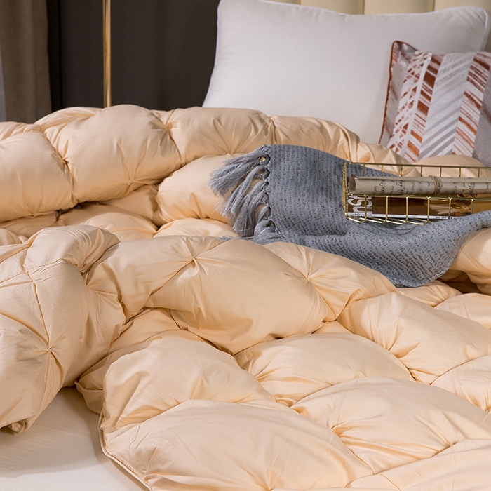 91家纺网 家纺一手货源 找家纺 呆头鹅羽绒工厂店 2025新款80支柔赛丝羽绒被-扭花款 白鹅绒鸭绒被子被芯羽绒工厂店 黄色