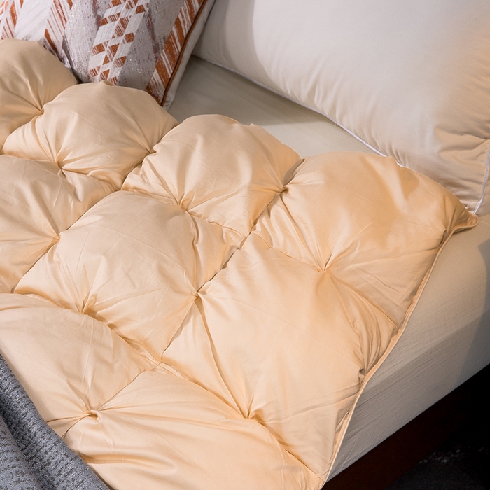 91家纺网 家纺一手货源 找家纺 呆头鹅羽绒工厂店 2025新款80支柔赛丝羽绒被-扭花款 白鹅绒鸭绒被子被芯羽绒工厂店 黄色