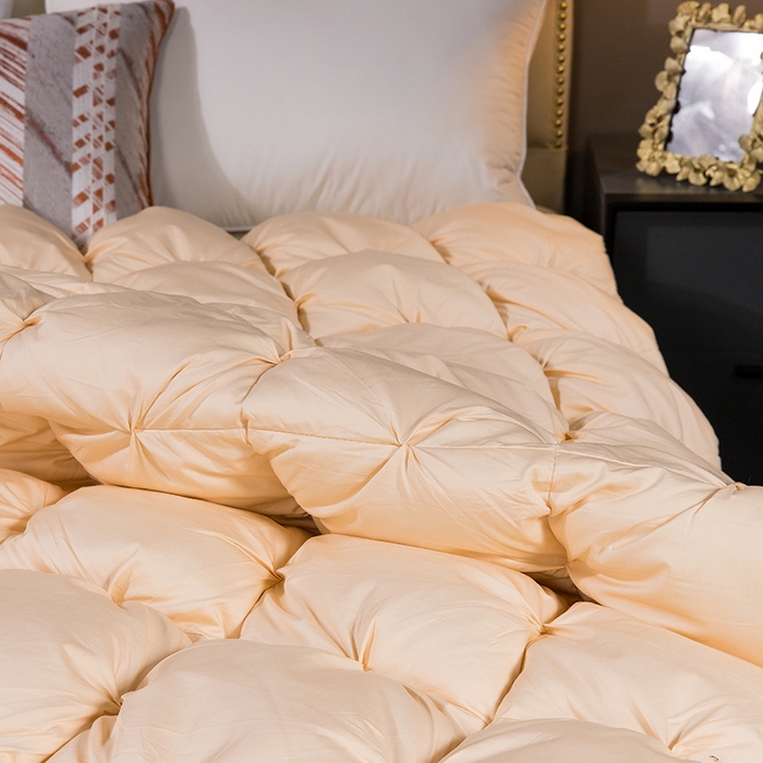 91家纺网 家纺一手货源 找家纺 呆头鹅羽绒工厂店 2025新款80支柔赛丝羽绒被-扭花款 白鹅绒鸭绒被子被芯羽绒工厂店 黄色