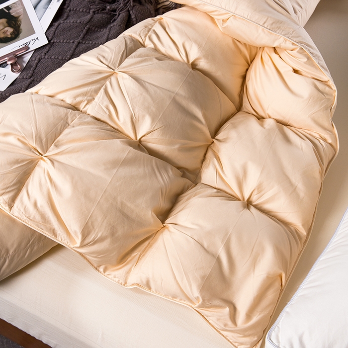 91家纺网 家纺一手货源 找家纺 呆头鹅羽绒工厂店 2025新款80支柔赛丝羽绒被-扭花款 白鹅绒鸭绒被子被芯羽绒工厂店 黄色