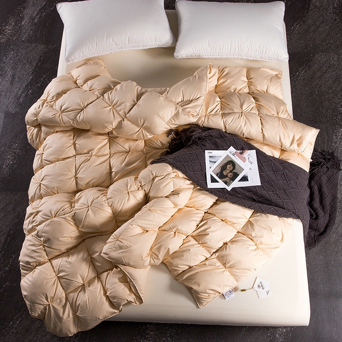 91家纺网 家纺一手货源 找家纺 呆头鹅羽绒工厂店 2025新款80支柔赛丝羽绒被-扭花款 白鹅绒鸭绒被子被芯羽绒工厂店 黄色