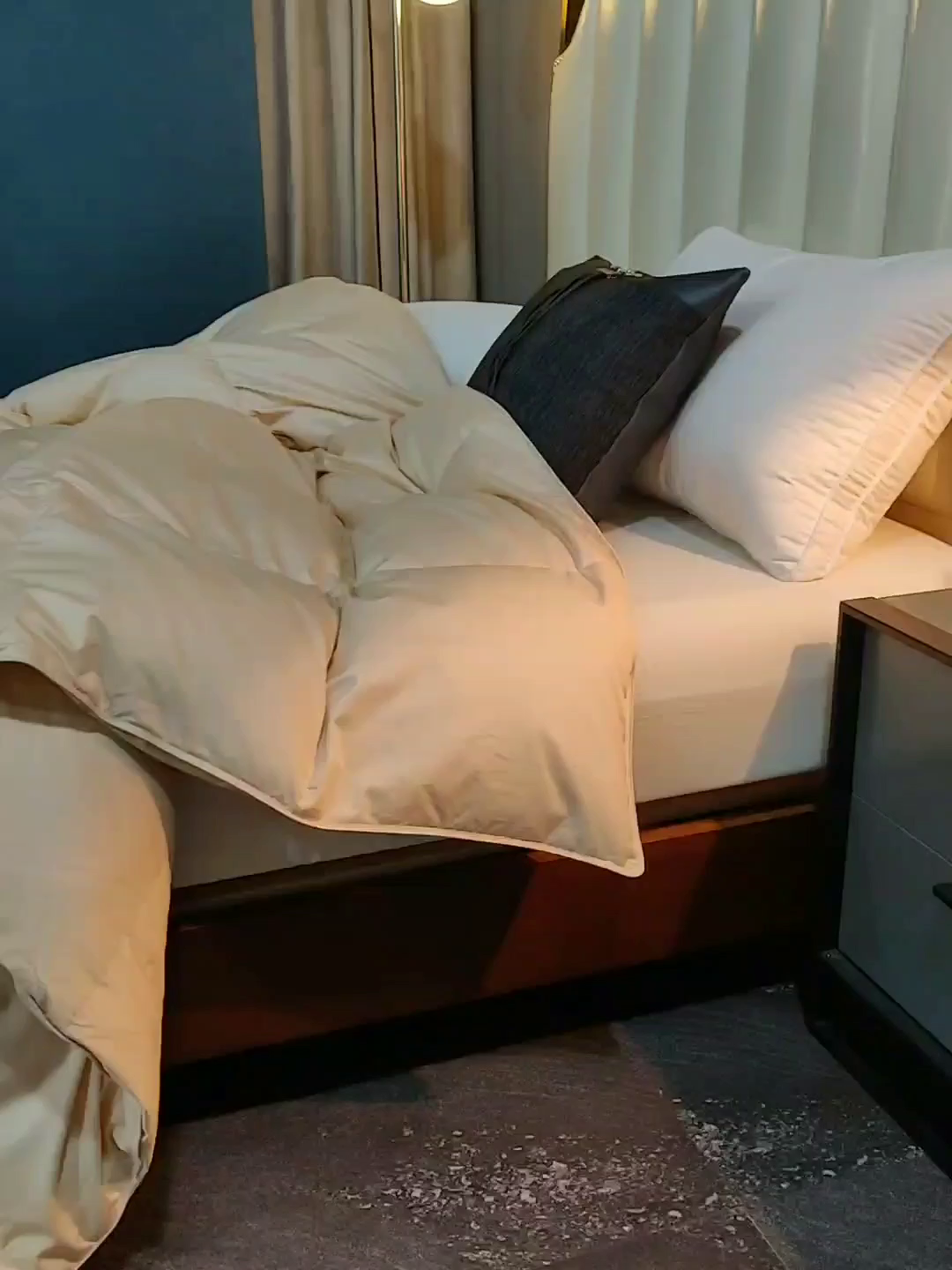 91家纺网 家纺一手货源 找家纺 呆头鹅羽绒工厂店 2025新款80支柔赛丝羽绒被-扭花款 白鹅绒鸭绒被子被芯羽绒工厂店 黄色