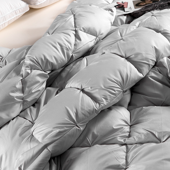91家纺网 家纺一手货源 找家纺 呆头鹅羽绒工厂店 2025新款80支柔赛丝羽绒被-扭花款 白鹅绒鸭绒被子被芯羽绒工厂店 灰色