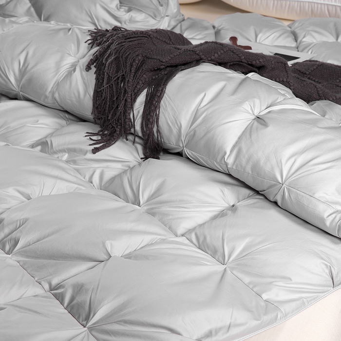 91家纺网 家纺一手货源 找家纺 呆头鹅羽绒工厂店 2025新款80支柔赛丝羽绒被-扭花款 白鹅绒鸭绒被子被芯羽绒工厂店 灰色