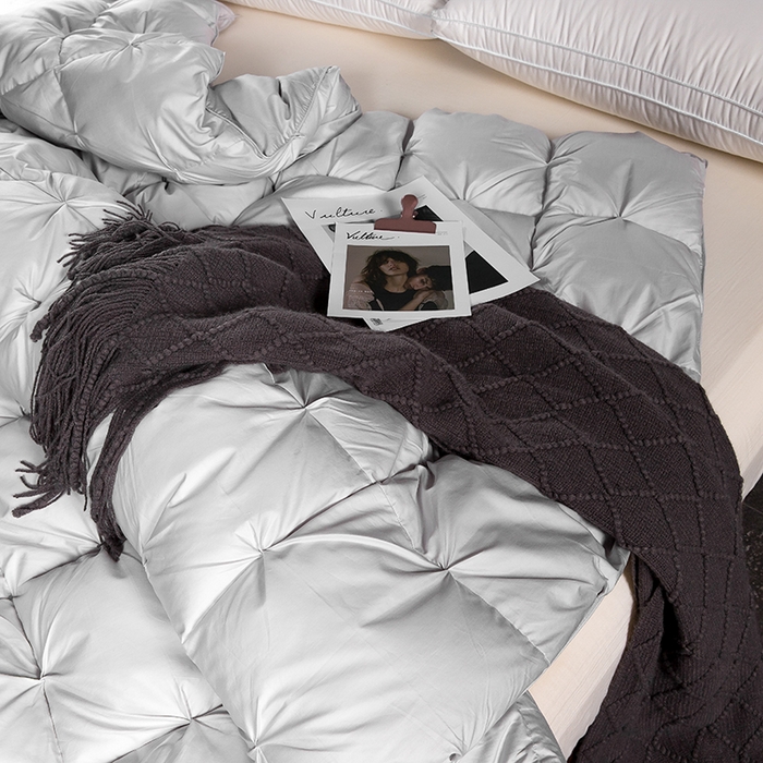 91家纺网 家纺一手货源 找家纺 呆头鹅羽绒工厂店 2025新款80支柔赛丝羽绒被-扭花款 白鹅绒鸭绒被子被芯羽绒工厂店 灰色