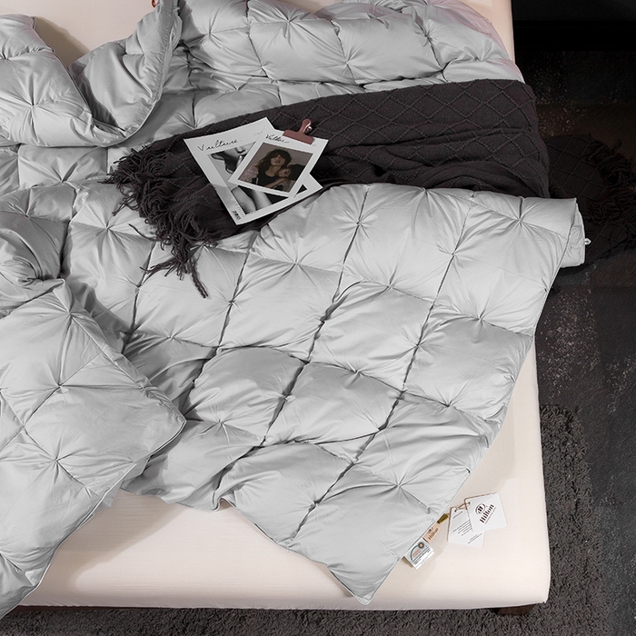 91家纺网 家纺一手货源 找家纺 呆头鹅羽绒工厂店 2025新款80支柔赛丝羽绒被-扭花款 白鹅绒鸭绒被子被芯羽绒工厂店 灰色