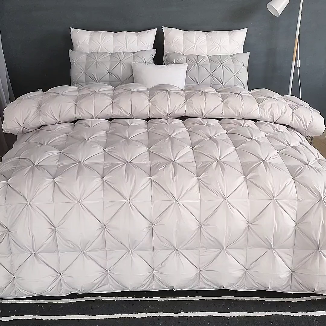 91家纺网 家纺一手货源 找家纺 呆头鹅羽绒工厂店 2025新款全棉防羽布羽绒被-扭花款 白鹅绒鸭绒被子被芯羽绒工厂店 灰色