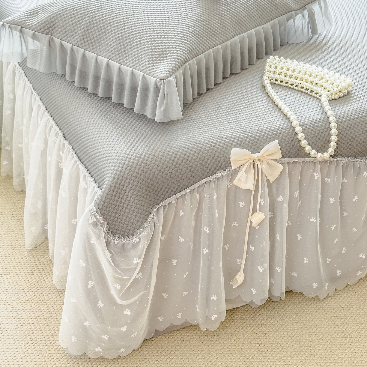 91家纺网 家纺一手货源 找家纺 恋尚羽家纺 2025PE高分子复合软凉席豆豆席大床裙三件套 灰色