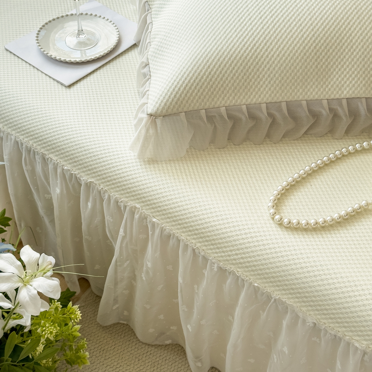 91家纺网 家纺一手货源 找家纺 恋尚羽家纺 2025PE高分子复合软凉席豆豆席大床裙三件套 米白