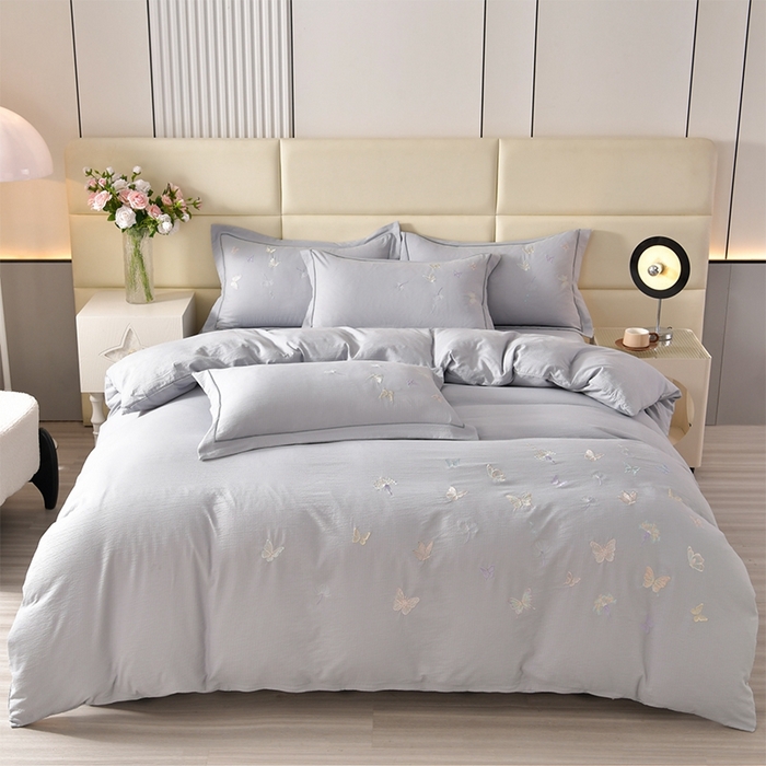 91家纺网 家纺一手货源 找家纺 星窝2025新款绣花水洗棉四件套-蝶舞飞扬系列 绅士灰