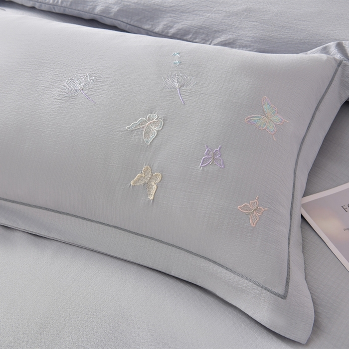 91家纺网 家纺一手货源 找家纺 星窝2025新款绣花水洗棉四件套-蝶舞飞扬系列 绅士灰