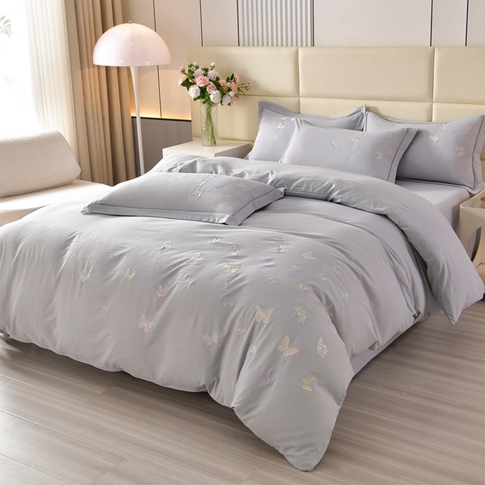 91家纺网 家纺一手货源 找家纺 星窝2025新款绣花水洗棉四件套-蝶舞飞扬系列 绅士灰