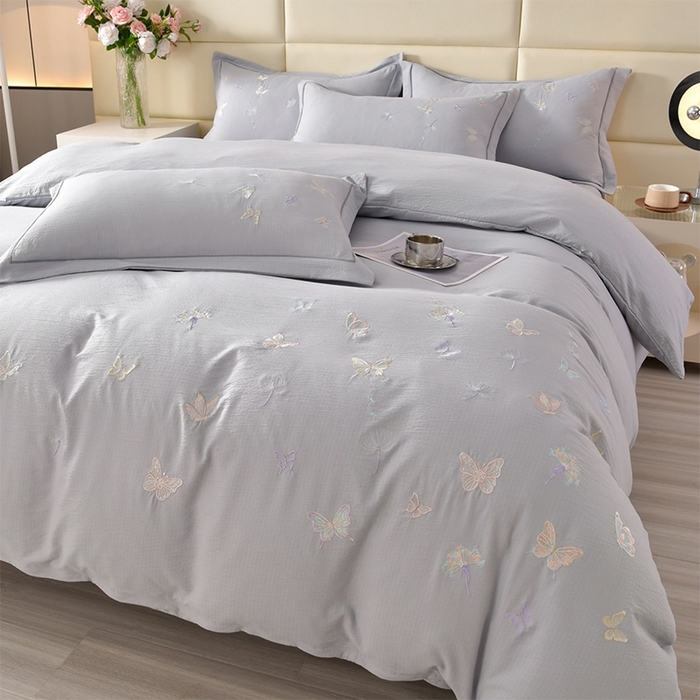 91家纺网 家纺一手货源 找家纺 星窝2025新款绣花水洗棉四件套-蝶舞飞扬系列 绅士灰