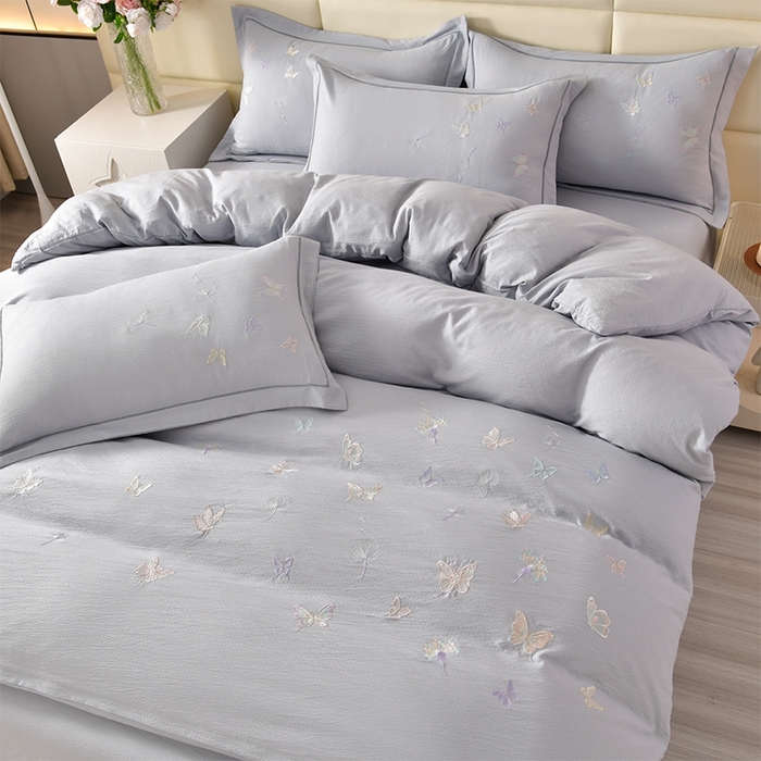 91家纺网 家纺一手货源 找家纺 星窝2025新款绣花水洗棉四件套-蝶舞飞扬系列 绅士灰