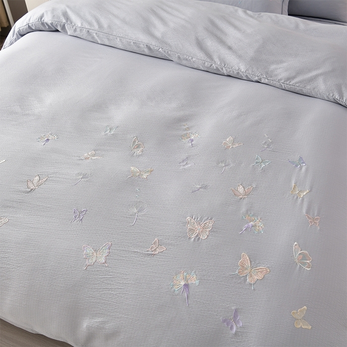 91家纺网 家纺一手货源 找家纺 星窝2025新款绣花水洗棉四件套-蝶舞飞扬系列 绅士灰