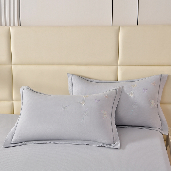 91家纺网 家纺一手货源 找家纺 星窝2025新款绣花水洗棉四件套-蝶舞飞扬系列 绅士灰