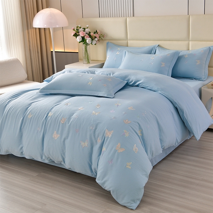 91家纺网 家纺一手货源 找家纺 星窝2025新款绣花水洗棉四件套蝶舞飞扬系列 天空蓝