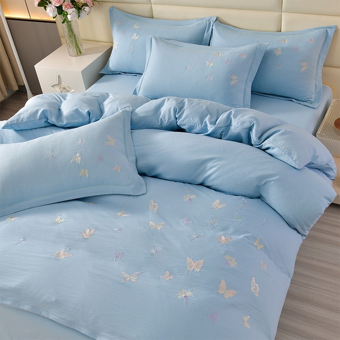 91家纺网 家纺一手货源 找家纺 星窝2025新款绣花水洗棉四件套蝶舞飞扬系列 天空蓝