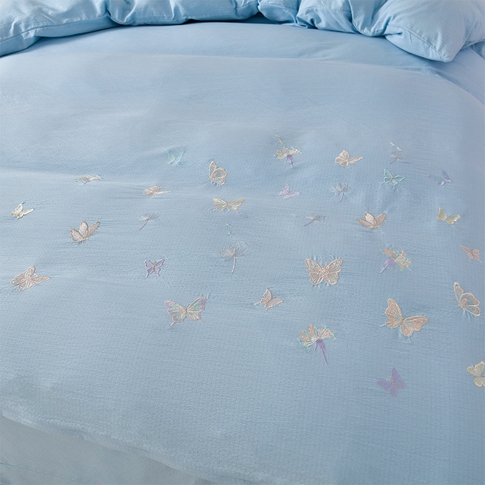 91家纺网 家纺一手货源 找家纺 星窝2025新款绣花水洗棉四件套蝶舞飞扬系列 天空蓝