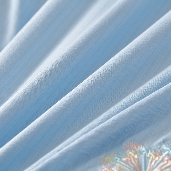 91家纺网 家纺一手货源 找家纺 星窝2025新款绣花水洗棉四件套蝶舞飞扬系列 天空蓝