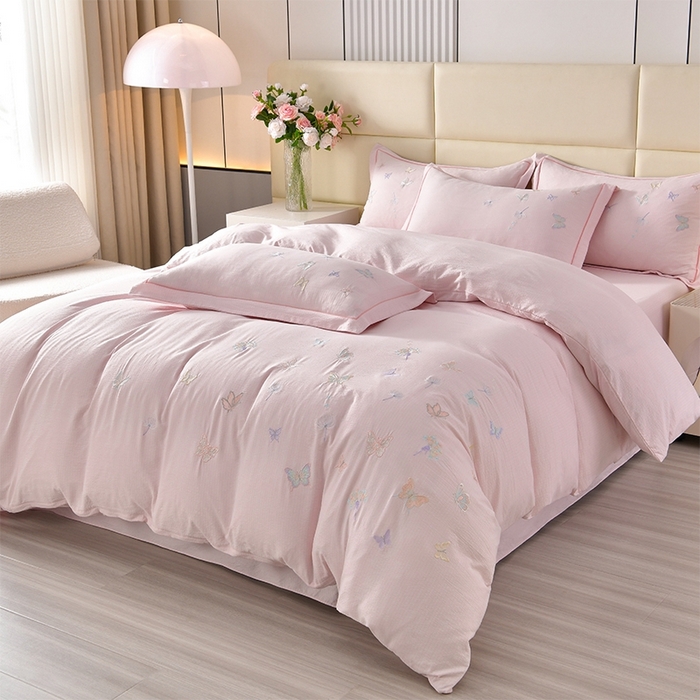 91家纺网 家纺一手货源 找家纺 星窝2025新款绣花水洗棉四件套-蝶舞飞扬系列 温馨粉