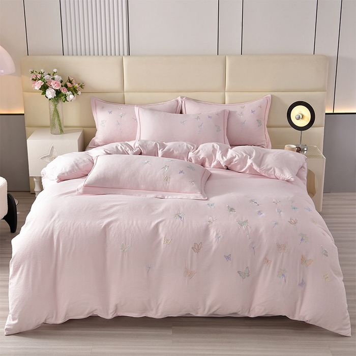 91家纺网 家纺一手货源 找家纺 星窝2025新款绣花水洗棉四件套-蝶舞飞扬系列 温馨粉