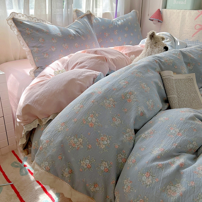 91家纺网 家纺一手货源 找家纺 罗亿家纺 2025新款云感双层纱全棉镂空花边四件套（提供买家秀） 风寄轻云