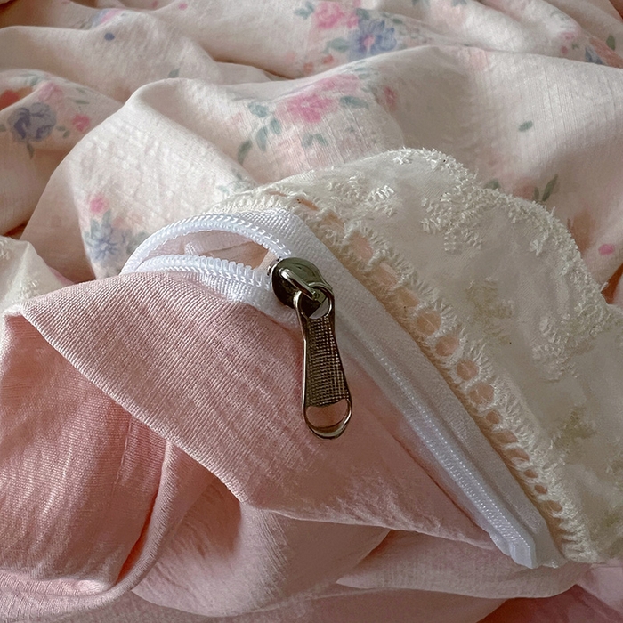 91家纺网 家纺一手货源 找家纺 罗亿家纺 2025新款云感双层纱全棉镂空花边四件套（提供买家秀） 芊芊花海