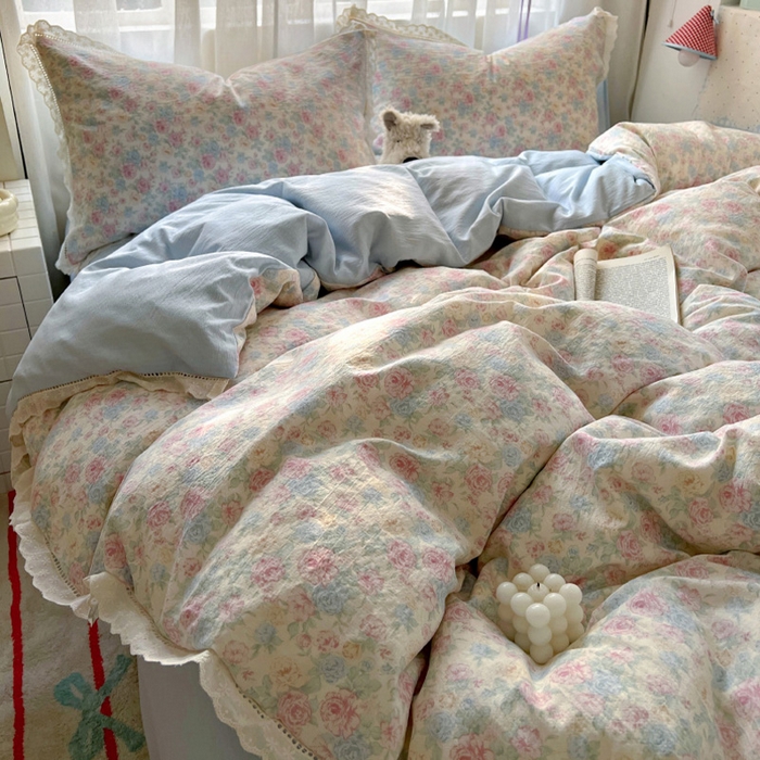 91家纺网 家纺一手货源 找家纺 罗亿家纺 2025新款云感双层纱全棉镂空花边四件套（提供买家秀） 童话星岛