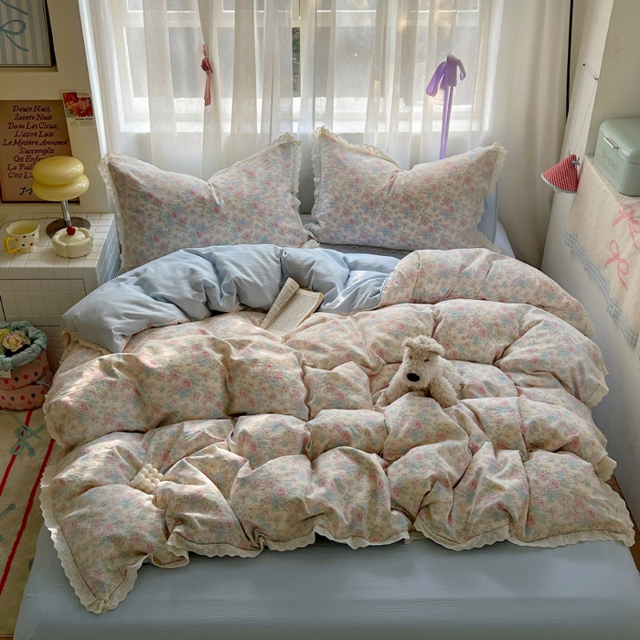 91家纺网 家纺一手货源 找家纺 罗亿家纺 2025新款云感双层纱全棉镂空花边四件套（提供买家秀） 童话星岛