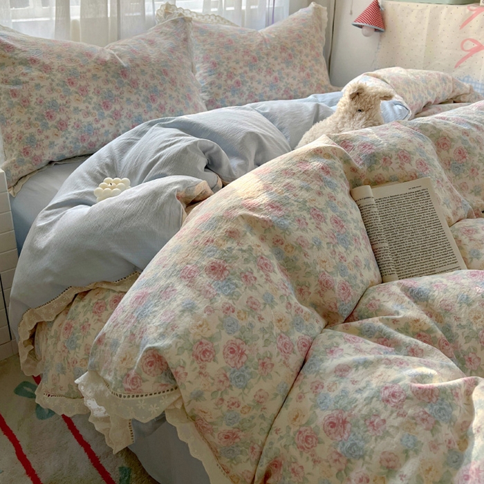 91家纺网 家纺一手货源 找家纺 罗亿家纺 2025新款云感双层纱全棉镂空花边四件套（提供买家秀） 童话星岛