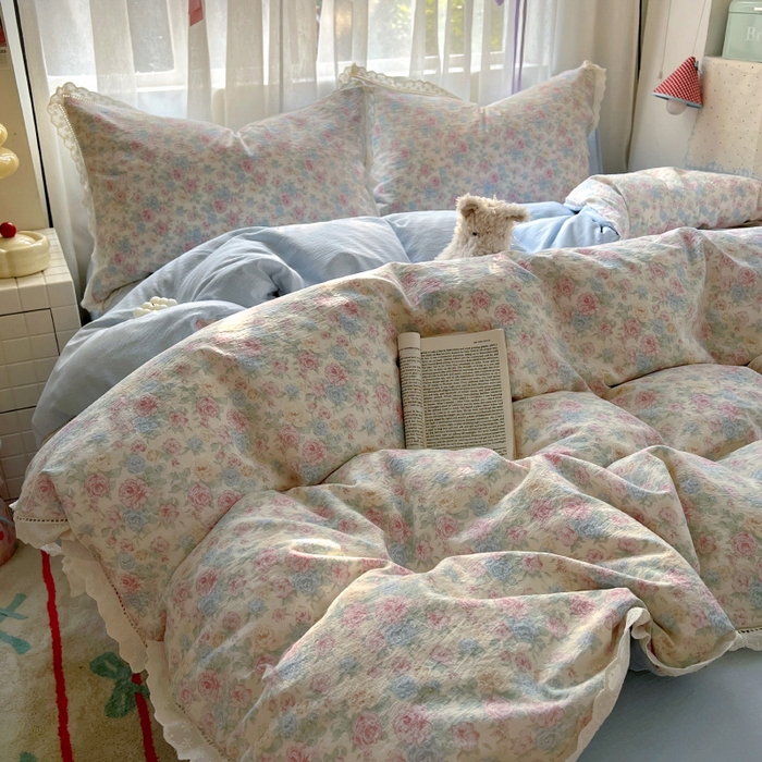 91家纺网 家纺一手货源 找家纺 罗亿家纺 2025新款云感双层纱全棉镂空花边四件套（提供买家秀） 童话星岛