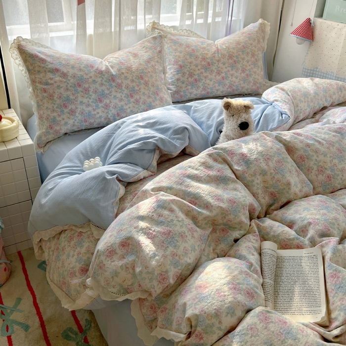 91家纺网 家纺一手货源 找家纺 罗亿家纺 2025新款云感双层纱全棉镂空花边四件套（提供买家秀） 童话星岛