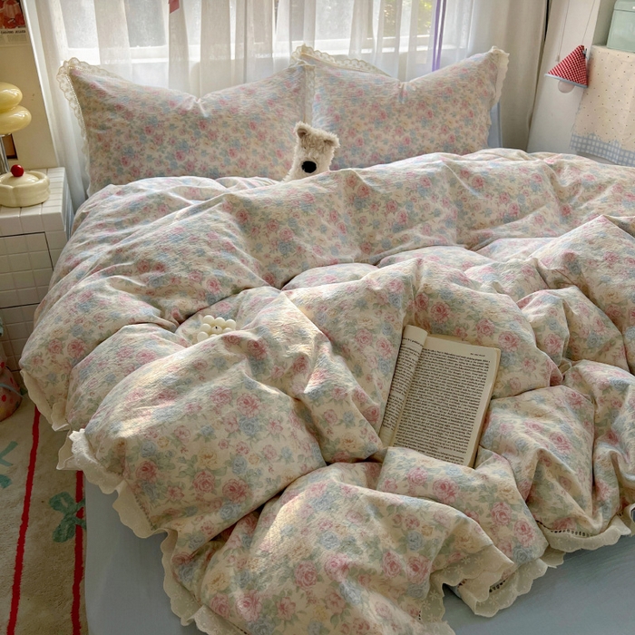 91家纺网 家纺一手货源 找家纺 罗亿家纺 2025新款云感双层纱全棉镂空花边四件套（提供买家秀） 童话星岛