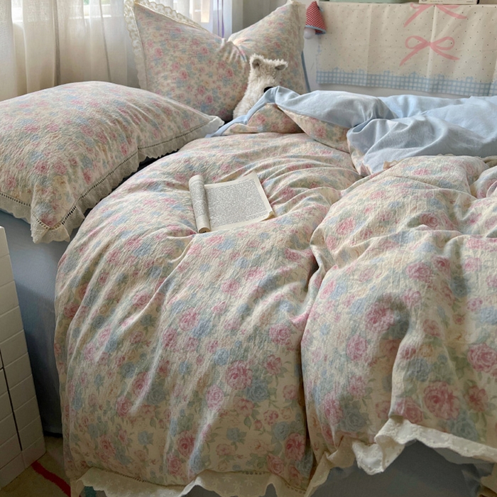 91家纺网 家纺一手货源 找家纺 罗亿家纺 2025新款云感双层纱全棉镂空花边四件套（提供买家秀） 童话星岛