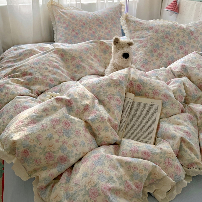 91家纺网 家纺一手货源 找家纺 罗亿家纺 2025新款云感双层纱全棉镂空花边四件套（提供买家秀） 童话星岛