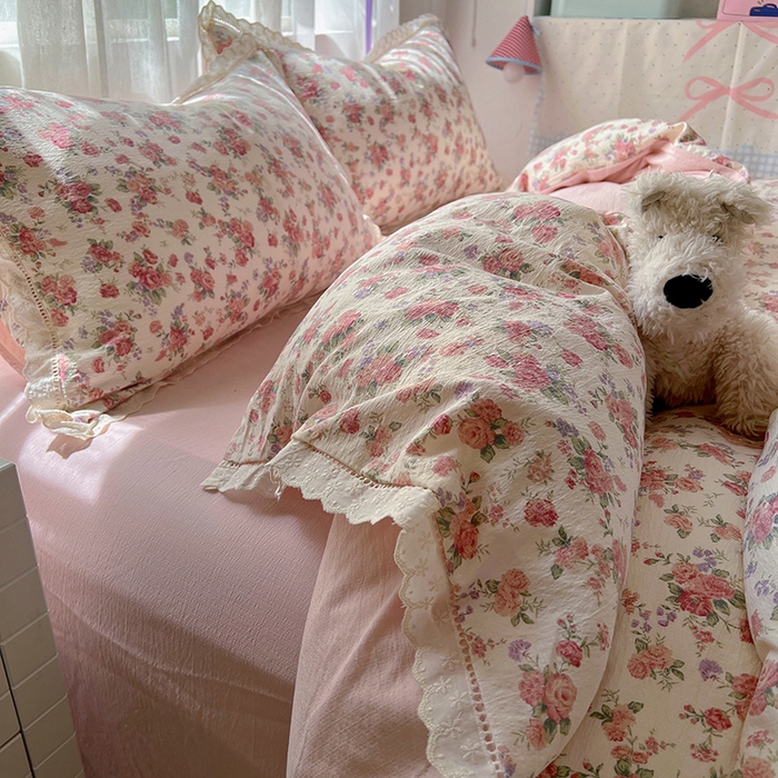 91家纺网 家纺一手货源 找家纺 罗亿家纺 2025新款云感双层纱全棉镂空花边四件套（提供买家秀） 星眠云野