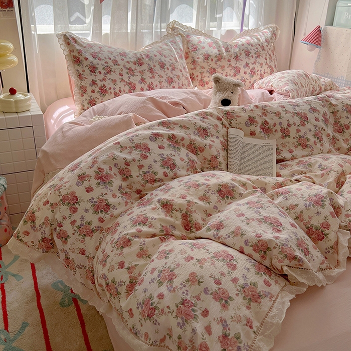 91家纺网 家纺一手货源 找家纺 罗亿家纺 2025新款云感双层纱全棉镂空花边四件套（提供买家秀） 星眠云野