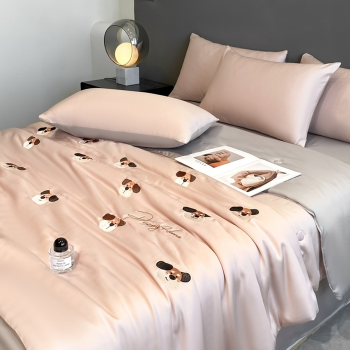 91家纺网 家纺一手货源 找家纺 丝芙妮家居（原乐视家纺） 2025春夏新款水洗冰丝夏被夏凉被空调被四件套-满绣系列 欢乐狗-粉