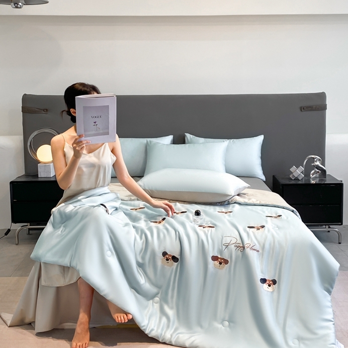 91家纺网 家纺一手货源 找家纺 丝芙妮家居（原乐视家纺） 2025春夏新款水洗冰丝夏被夏凉被空调被四件套-满绣系列 欢乐狗-兰