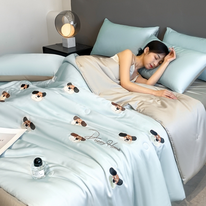 91家纺网 家纺一手货源 找家纺 丝芙妮家居（原乐视家纺） 2025春夏新款水洗冰丝夏被夏凉被空调被四件套-满绣系列 欢乐狗-兰