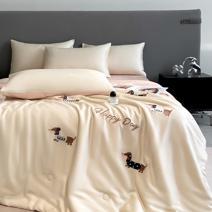 91家纺网 家纺一手货源 找家纺 丝芙妮家居（原乐视家纺） 2025春夏新款水洗冰丝夏被夏凉被空调被四件套-满绣系列 腊肠犬