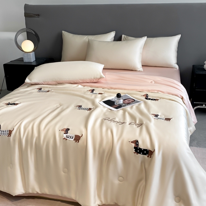 91家纺网 家纺一手货源 找家纺 丝芙妮家居（原乐视家纺） 2025春夏新款水洗冰丝夏被夏凉被空调被四件套-满绣系列 腊肠犬