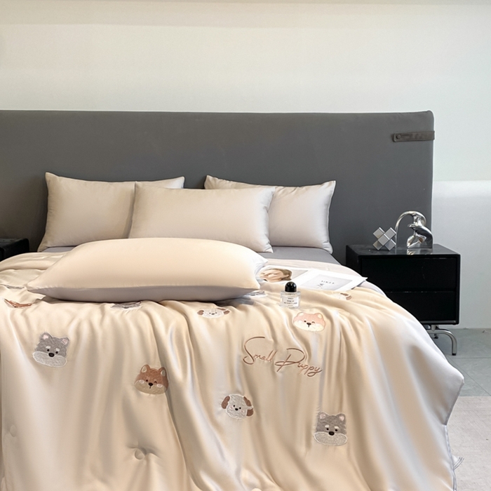 91家纺网 家纺一手货源 找家纺 丝芙妮家居（原乐视家纺） 2025春夏新款水洗冰丝夏被夏凉被空调被四件套-满绣系列 曲奇小狗