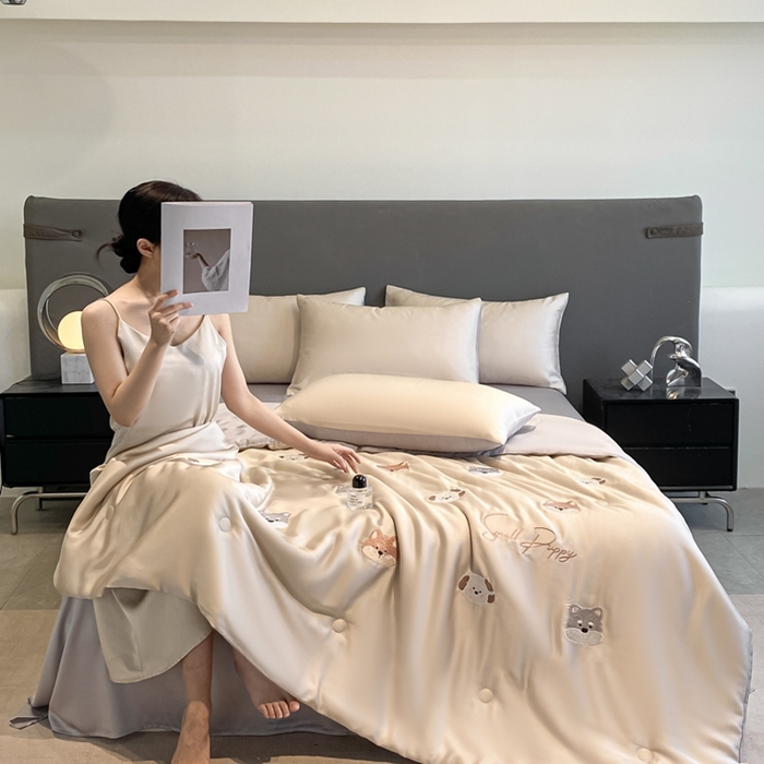 91家纺网 家纺一手货源 找家纺 丝芙妮家居（原乐视家纺） 2025春夏新款水洗冰丝夏被夏凉被空调被四件套-满绣系列 曲奇小狗